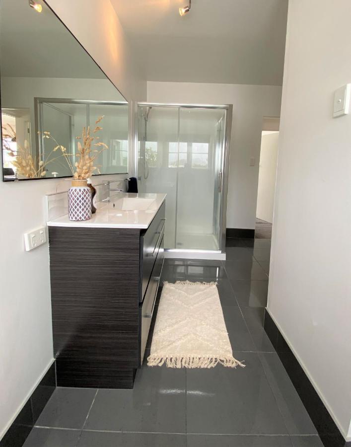 Surf N Stay Whangamata Exterior photo