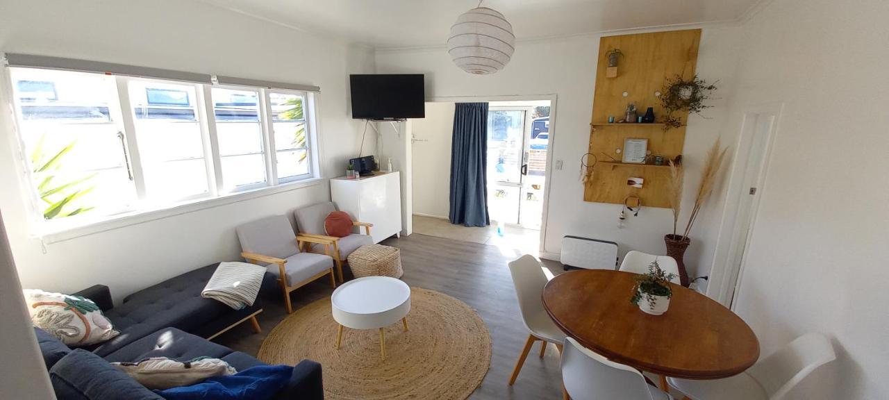 Surf N Stay Whangamata Exterior photo